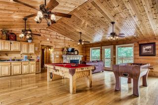 Big Bear Lodge Holiday home - Sevierville - 1
