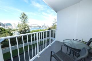 Spectacular Harbour Bridge Views from Lavender Bay - Sidney - 9