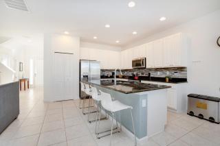 Last Minute Disney Getaway! Private Pool, Hot Tub & Games Room. Book Now! #29576 - Kissimmee - 1