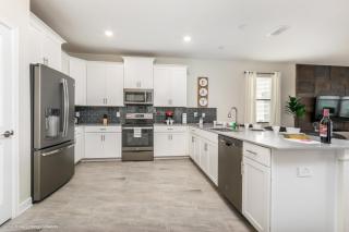 Last Minute Disney Getaway! Private Pool, Hot Tub & Games Room. Book Now! #39142 - Kissimmee - 1