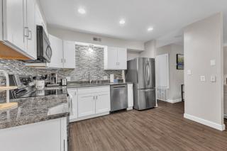 Charming 2-bed 2-bath Apartment - Raleigh - 2