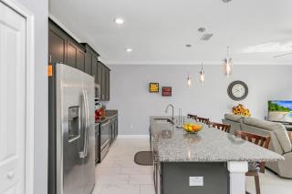 Last Minute Disney Getaway! Private Pool, Hot Tub & Games Room. Book Now! #37798 - Kissimmee - 2