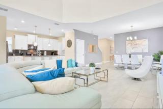 Last Minute Disney Getaway! Private Pool, Hot Tub & Games Room. Book Now! #90441 - Kissimmee - 0