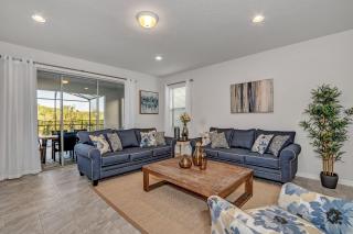 Last Minute Disney Getaway! Private Pool, Hot Tub & Games Room. Book Now! #35092 - Kissimmee - 1