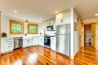 Mtn-View Deck Scenic Conway Log Cabin! - 3