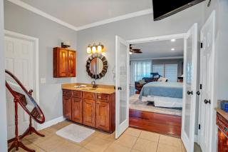 Lakefront Luxury: Dock Fire Pit Game Room More - Lake Murray Shores - 2