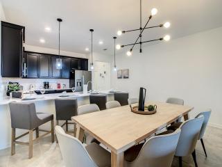 Last Minute Disney Getaway! Private Pool, Hot Tub & Games Room. Book Now! #87993 - Kissimmee - 2