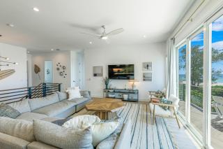 Mariners Crossing - Stunning Luxury Home w Gulf Views From Every Room Rooftop Deck PoolSpa - Bradenton Beach - 6