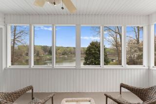 Sleeps 22 Lakefront w Private Dock Pool 2 Houses Lake Living by AvantStay - Lake Norman of Catawba - 7