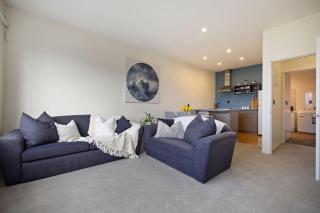 Elegant Foundations Cozy 2BR Retreat - Queenstown - 7