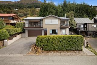 Elegant Foundations Cozy 2BR Retreat - Queenstown - 2