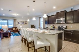 Last Minute Disney Getaway! Private Pool, Hot Tub & Games Room. Book Now! #39232 - Kissimmee - 1