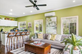 Stylish, Scenic Rural Retreat - Upper Caboolture - 4