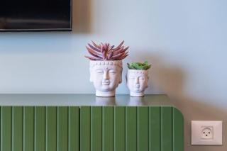 Sunny Haven Sea View Escape - 4