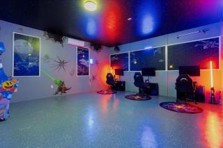 Last Minute Disney Getaway! Private Pool, Hot Tub & Games Room. Book Now! #99367 - Orlando - 1