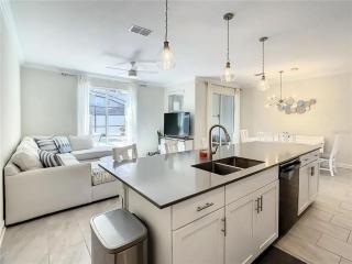 Last Minute Disney Getaway! Private Pool, Hot Tub & Games Room. Book Now! #97005 - Kissimmee - 3