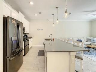 Last Minute Disney Getaway! Private Pool, Hot Tub & Games Room. Book Now! #97005 - Kissimmee - 1