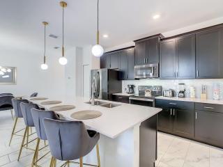 Last Minute Disney Getaway! Private Pool, Hot Tub & Games Room. Book Now! #87973 - Kissimmee - 1