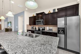 Last Minute Disney Getaway! Private Pool, Hot Tub & Games Room. Book Now! #98667 - Kissimmee - 1