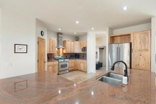 Hot tub Game room stargazing and mountain views at Happy Javelina - Sedona - 2