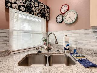 Last Minute Disney Getaway! Private Pool, Hot Tub & Games Room. Book Now! #98665 - Kissimmee - 2