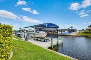 Dock and Outdoor Kitchen Waterfront Cape Coral Home - Cape Coral - 9