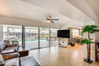 Dock and Outdoor Kitchen Waterfront Cape Coral Home - Cape Coral - 8