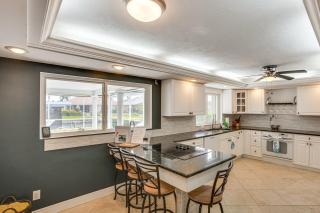 Dock and Outdoor Kitchen Waterfront Cape Coral Home - Cape Coral - 2