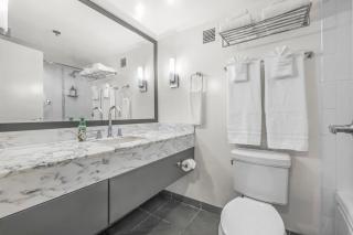 Studio with Partial Ocean View & Balcony Unit 1901 - Honolulu - 3