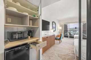 Top Floor Studio with Balcony & Views 3528 - Honolulu - 8