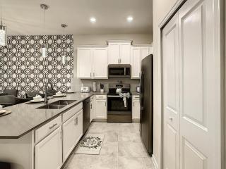 Last Minute Disney Getaway! Private Pool, Hot Tub & Games Room. Book Now! #88095 - Kissimmee - 1