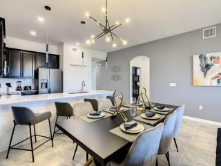 Last Minute Disney Getaway! Private Pool, Hot Tub & Games Room. Book Now! #88061 - Kissimmee - 1
