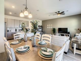 Last Minute Disney Getaway! Private Pool, Hot Tub & Games Room. Book Now! #98297 - Davenport - 2