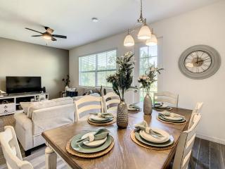 Last Minute Disney Getaway! Private Pool, Hot Tub & Games Room. Book Now! #98297 - Davenport - 1