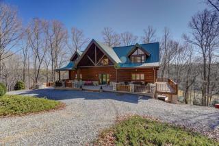 Firepit Smores by Starlight Jetted Bath Soaks Cookouts with the Whole Family - Cowboy Lodge - Mineral Bluff - 0