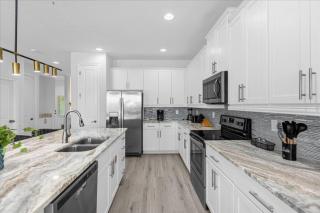 Last Minute Disney Getaway! Private Pool, Hot Tub & Games Room. Book Now! #93759 - Orlando - 1