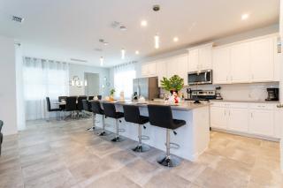 Last Minute Disney Getaway! Private Pool, Hot Tub & Games Room. Book Now! #76595 - Kissimmee - 4