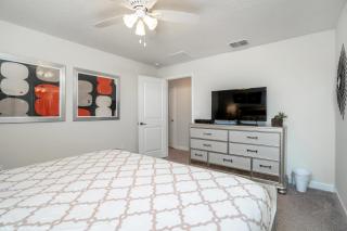 Last Minute Disney Getaway! Private Pool, Hot Tub & Games Room. Book Now! #39166 - Kissimmee - 1