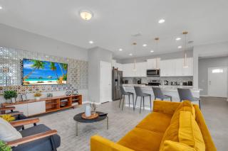 Last Minute Disney Getaway! Private Pool, Hot Tub & Games Room. Book Now! #60425 - Kissimmee - 0