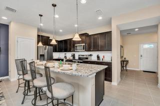 Last Minute Disney Getaway! Private Pool, Hot Tub & Games Room. Book Now! #39414 - Kissimmee - 1