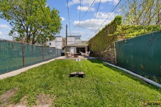 Prime Location Retreat w Parking - Chicago - 9