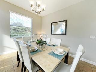Last Minute Disney Getaway! Private Pool, Hot Tub & Games Room. Book Now! #92433 - Kissimmee - 4