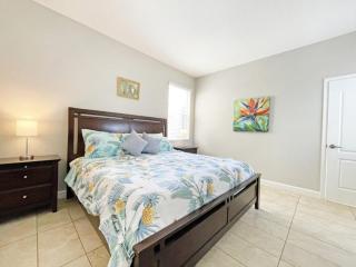 Last Minute Disney Getaway! Private Pool, Hot Tub & Games Room. Book Now! #92433 - Kissimmee - 2