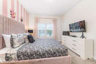 Last Minute Disney Getaway! Private Pool, Hot Tub & Games Room. Book Now! #98613 - Kissimmee - 1