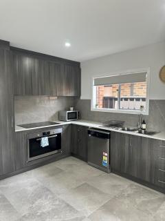 Lbarza Convenient Exec 2BR Townhouse close to shopping centre Kialla - 7