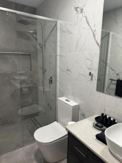 Lbarza Convenient Exec 2BR Townhouse close to shopping centre Kialla - Kialla - 8