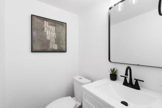 Private Apartment in 4-Unit Building - Austin - 3