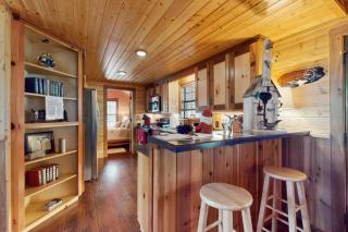 Water-View Cabin with Front Porch, W and D, Streaming - Ledbetter - 4