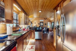 Water-View Cabin with Front Porch, W and D, Streaming - Ledbetter - 3