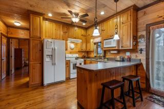 Tree Top Hideaway - Private with Games Firepit More - Blue Ridge - 5